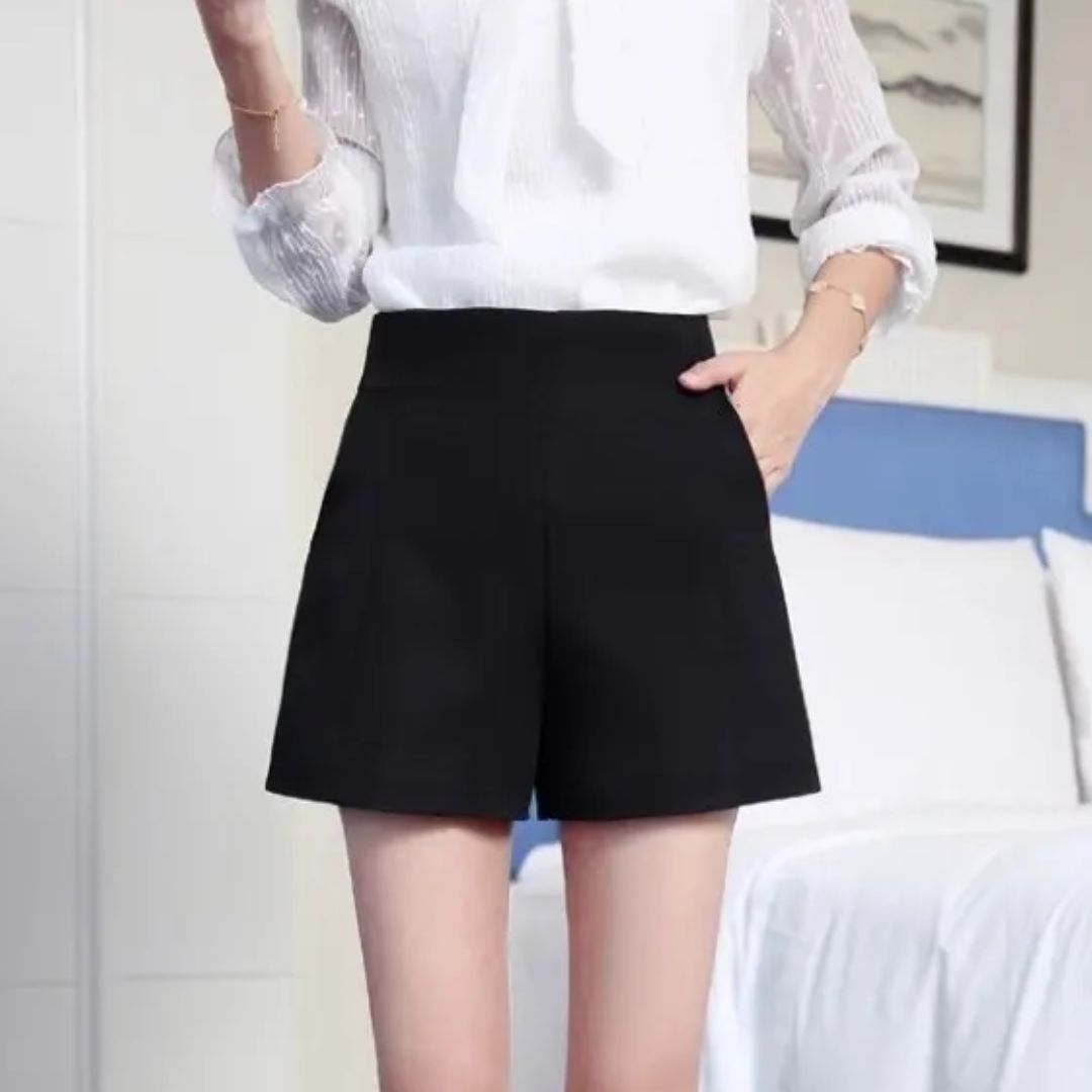 Sammy Jackson™ Emma Short | Casual & Chic